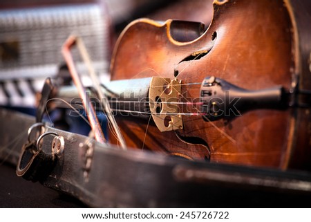 Vintage old used violin and bow. Shallow Depth of field