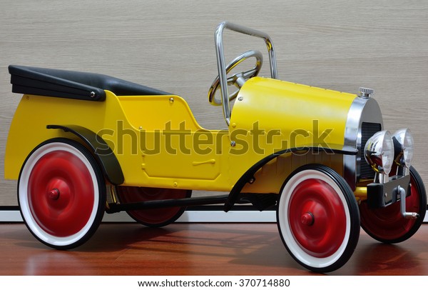 Vintage pedal\
car