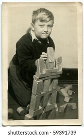 Vintage Photo Of Boy With Building Bricks (early Fifties)