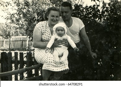 Vintage Photo Of Happy Family (1949)