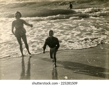 1,964 Vintage Photo Family Beach Images, Stock Photos & Vectors ...