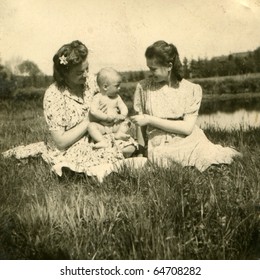 Vintage Photo Of Young Mother With Her Baby And Her Sister (forties)