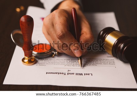 Vintage / retro style with a long shadow : Fountain pen, a pocket watch on a last will and testament. A form is printed on a mulberry paper and waiting to be filled and signed by testator / testatrix Foto stock © 