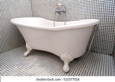 https://image.shutterstock.com/image-photo/vintage-shower-bath-tub-colonial-260nw-515377018.jpg