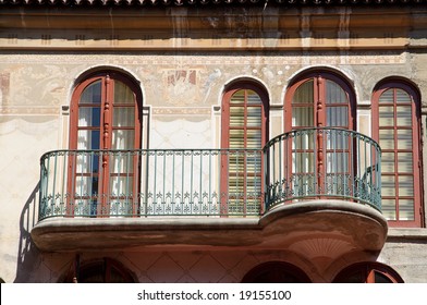 Vintage Spanish style architecture with balcony in California - details