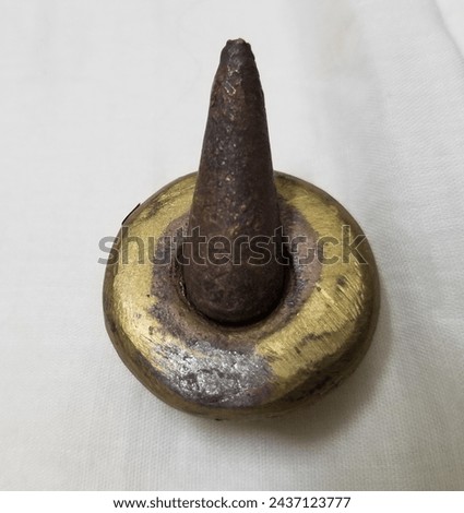 Vintage spices-crushing tools: timeless design, durable construction. Blend spices authentically, evoking nostalgia and preserving traditional culinary practices.