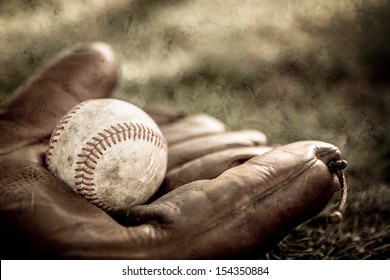 Vintage style baseball glove and ball