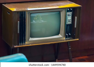 Vintage television was produced in the 1950s and retains it today for indoor decoration
