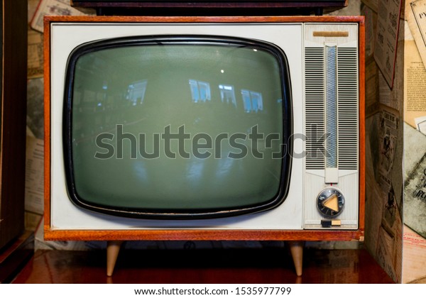 Vintage television set at the shop.\
Old television set is placed in the electrical\
stores.