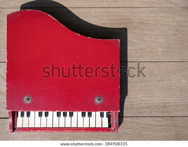 old toy piano