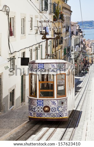 Vintage tram in Lisabon
