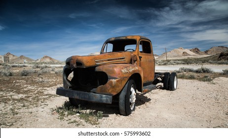 Vintage Truck Abandoned Car Death Valley Stock Photo 575993602 ...