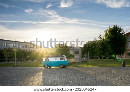 Vintage Van in Lisabon centre