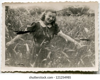 Vintage Very Grunge Photo Of Young Woman In Wheat (forties)