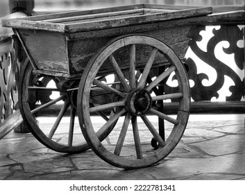 Vintage Wagon Wheel Outdoor Planter