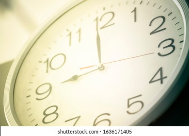 9.00 am Images, Stock Photos & Vectors | Shutterstock