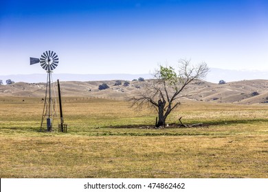 Vintage Windmill In Southern California, Landscape, PrÃ¤rie