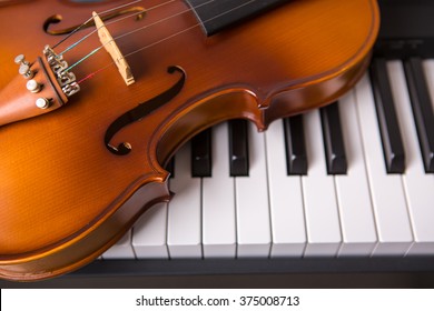 Violin on the piano 