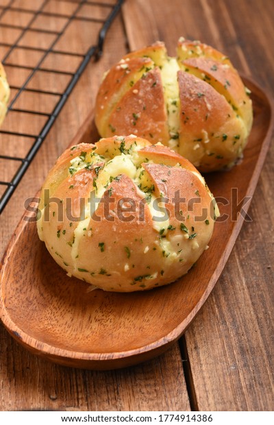 Viral and popular bread.  Korean cream cheese\
garlic bread.  Bread filled with cream cheese is poured with a\
garlic butter sauce made from a mixture, garlic, eggs, honey, dried\
parsley and butter.