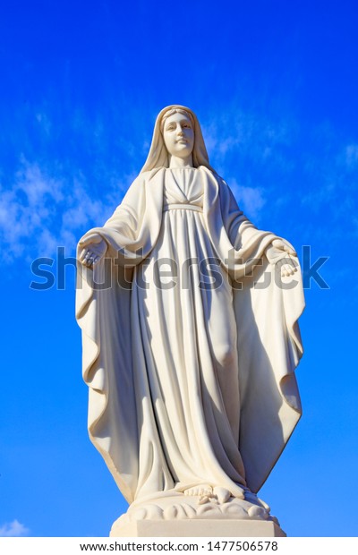 Virgin Mary Sculpture Outside Catholic Church Stock Photo 1477506578 ...