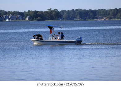 Virginia Beach, Virginia, USA - August 13, 2022: A Family And Their Pet Out On The Water On A Saturday Morning In Virginia Beach.