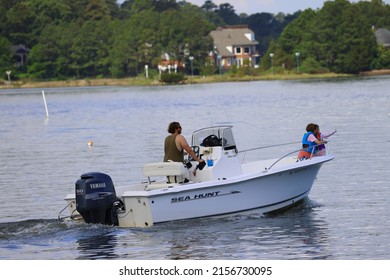 Virginia Beach, Virginia, USA - May 15, 2022: Two Young Children Enjoying A Boat Ride With Their Father On Broad Bay.