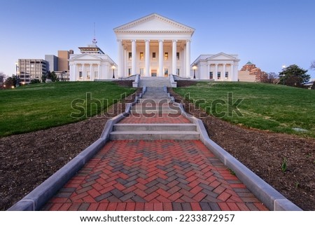 Virginia State Capitol in Richmond, Virginia, USA at dusk.