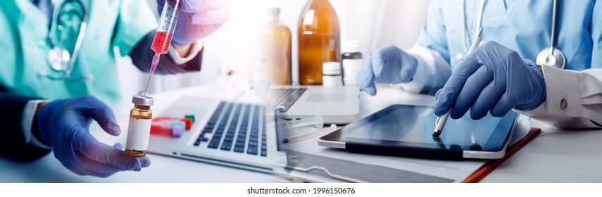 Virtual Hospital, Telemedicine, Online Medical, Smart Health, Medical Technology Development Concept. Doctor Using Digital Tablet Connecting With Patient And Health Care Icons On Virtual Screen