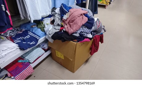 vishal mega mart images stock photos vectors shutterstock https www shutterstock com image photo vishal mega mart meerut uttar pradesh 1354798169