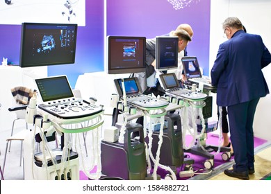 215 Medical device exhibit display Images, Stock Photos & Vectors ...