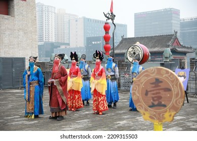 Visitors Take Part In A Fun Run During The Datang Games Held By The Ming Dynasty City Wall West Of The Arrow Tower In Xi 'an, Capital Of Northwest China's Xi 'an, Oct 1, 2022.