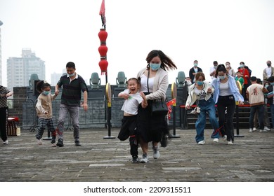 Visitors Take Part In A Fun Run During The Datang Games Held By The Ming Dynasty City Wall West Of The Arrow Tower In Xi 'an, Capital Of Northwest China's Xi 'an, Oct 1, 2022.