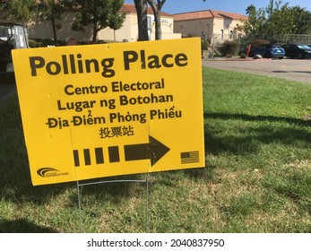 Vista, CA USA - September 13, 2021: A Multilingual Sign Shows The Way To Polling Place In California Recall Election 