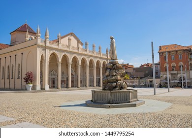 Vista Su Piazza Duomo, Biella, Piemonte