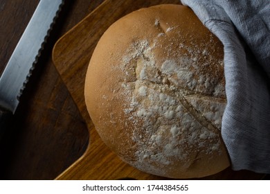 Vista superior do pão italiano. Sacadura - Shutterstock ID 1744384565