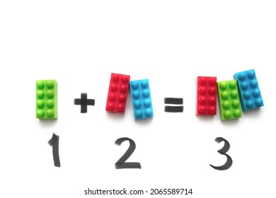 visual describing simple math addition with game blocks