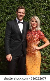 VLOS ANGELES - SEP 12:  Brooks Laich, Julianne Hough At The Primetime Creative Emmy Awards Arrivals At The Microsoft Theater On September 12, 2015 In Los Angeles, CA