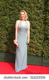 vLOS ANGELES - SEP 12:  Wendi McLendon-Covey at the Primetime Creative Emmy Awards Arrivals at the Microsoft Theater on September 12, 2015 in Los Angeles, CA