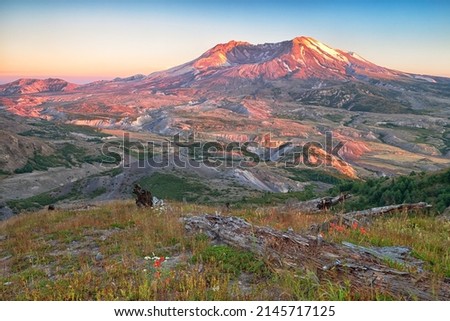 The volcano Mount Saint Helens in Washington, USA