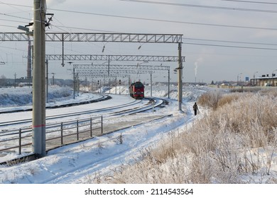 Volgograd, Railway Station Mechetka, Russia, January 20, 2022. Landscape, Winter Railway, Snow On The Rails After A Heavy Snowfall And Snowstorm, A Locomotive On The Horizon, 