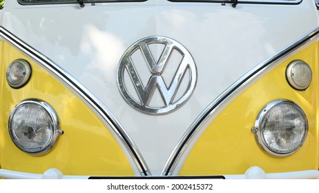 174 Volkswagen safari Images, Stock Photos & Vectors | Shutterstock