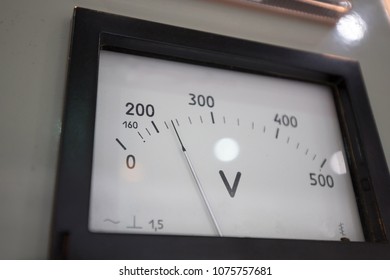 the voltmeter shows 230 V