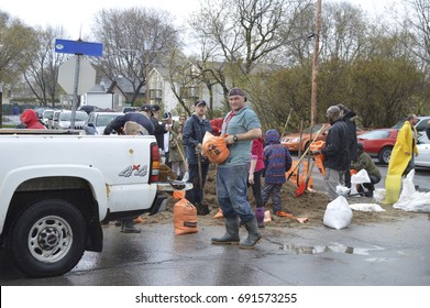 Volunteers Help Filling Sandbags During Flooding In Gatineau In May 2017