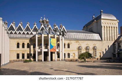 VORONEZH. RUSSIA. 19 MAY 2019 : Puppet Theatre Jester At Revolution Avenue In Voronezh. Russia