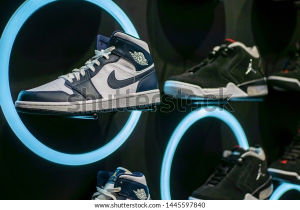 nike air jordan store