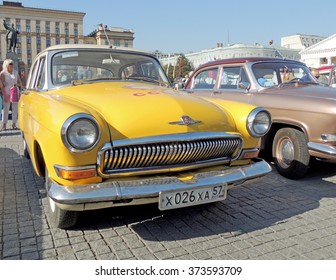 VORONEZH, RUSSIA - September 19, 2015: Urban Community Around Soviet Executive Car Of 1960s Sedan GAZ M21 Volga Third Series At The Parade Of The Vintage Cars On The City Central Square