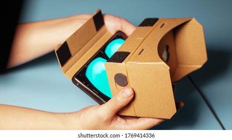 VR Cardboard Glasses With Cellphone