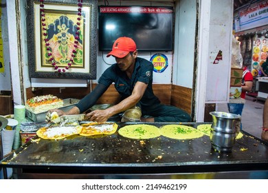 Vrindavan, Uttar Pradesh, India- April 9 2022: Man Preparing Besan Cheela, A Street Food Shop In Vrindavan, A Holy Town In Northern India. Hindu Deity Krishna Spent His Childhood Here. 