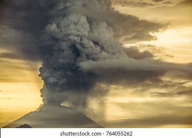 Vulcano Agung eruption