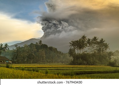 Vulcano Agung Eruption. Bali  